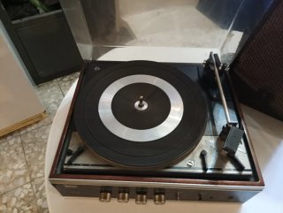 Tocadiscos Bettor EF-43 con altavoces