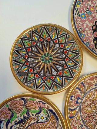 Juego de 5 platos decorativos de cerámica