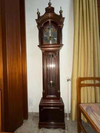 Reloj de péndulo antiguo