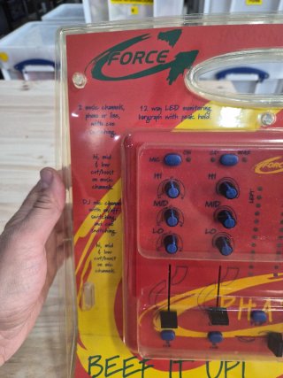Mesa DJ FORCE PHAT con amplificador