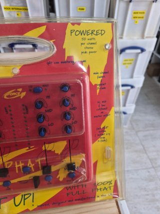 Mesa DJ FORCE PHAT con amplificador
