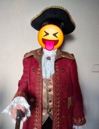 Traje infantil Barroco dorado y rojo.