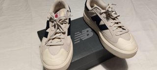 Zapatillas New Balance beige y azul