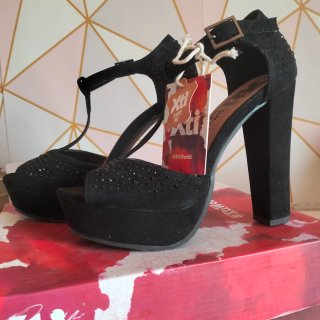 Zapatos de tacón Xti negros