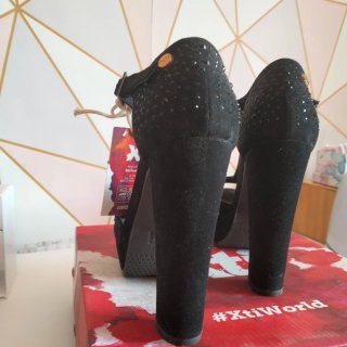 Zapatos de tacón Xti negros