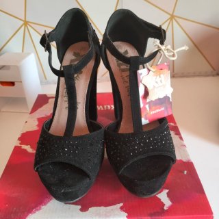 Zapatos de tacón Xti negros