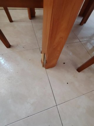 Mesa de comedor con 4 sillas