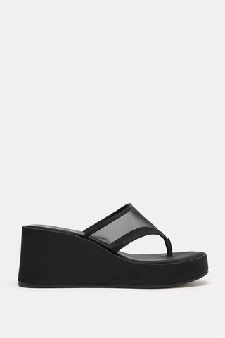 Sandalias Zara cuña negras malla