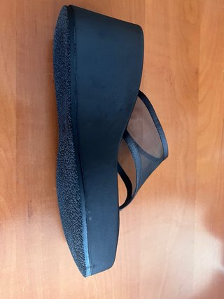 Sandalias Zara cuña negras malla