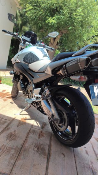 Suzuki GSR 600 Naked