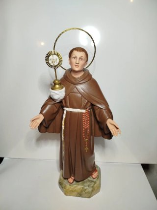 Restauración y repintado de figuras de escayola