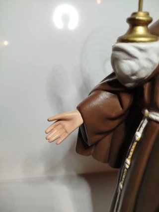 Restauración y repintado de figuras de escayola