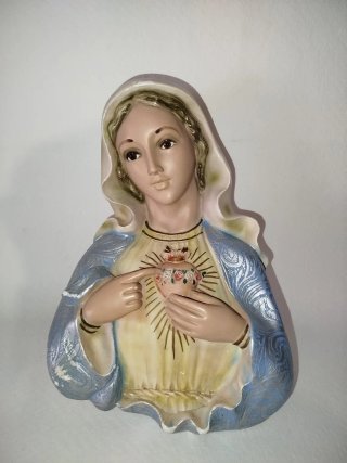 Restauración y repintado de figuras de escayola