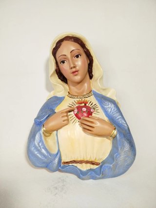 Restauración y repintado de figuras de escayola