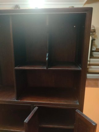 Mueble estantería madera miniaturas