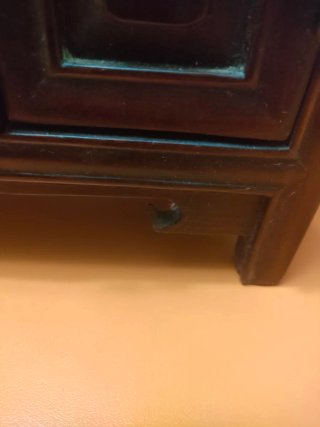 Mueble estantería madera miniaturas