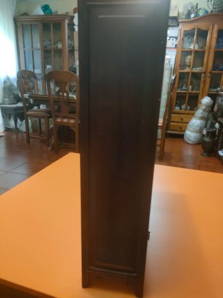Mueble estantería madera miniaturas