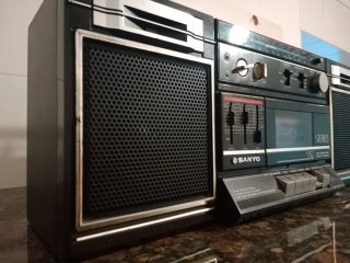 Boombox Sanyo 4 Band Stereo Radio Cassette.