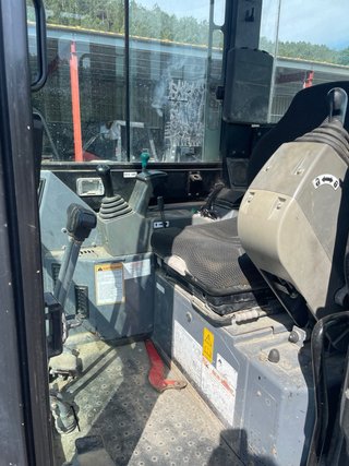 Retroexcavadora Takeuchi TB216R