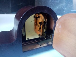 Reloj de sobremesa vintage madera