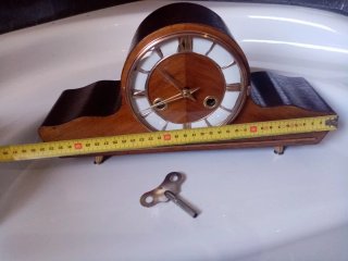 Reloj de sobremesa vintage madera