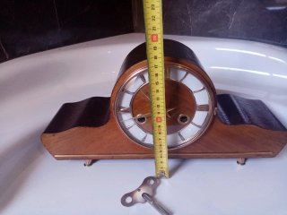 Reloj de sobremesa vintage madera