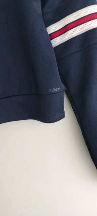 Sudadera New Balance azul crop top