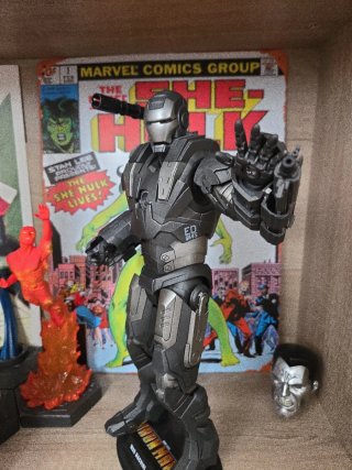 Hot Toys War Machine Figura de Acción