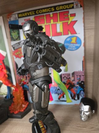 Hot Toys War Machine Figura de Acción