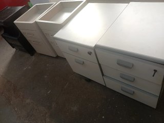 Cajoneras de oficina metálicas y de madera