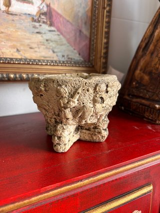 Cenicero antiguo de piedra