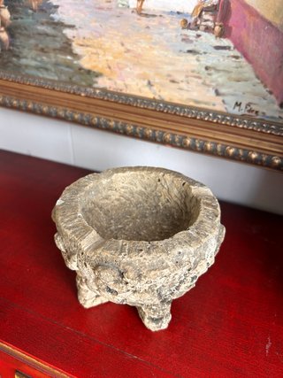 Cenicero antiguo de piedra