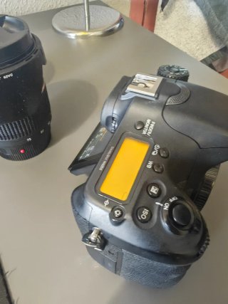 Sony A68 + 2 objetivos