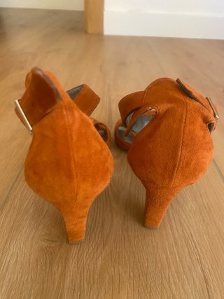 Zapatos de tacón Gloria Ortiz naranja