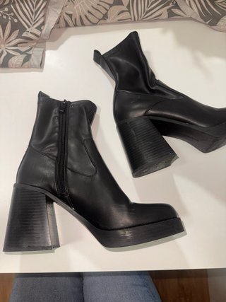 Botines Stradivarius negros tacón plataforma