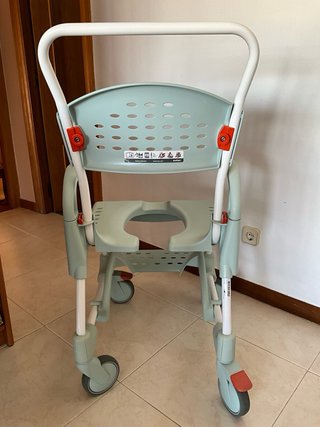 Silla de ruedas para ducha. Nueva. Perfecto estado