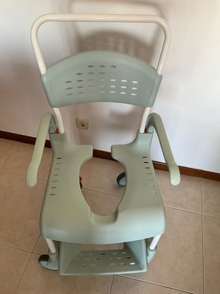 Silla de ruedas para ducha. Nueva. Perfecto estado
