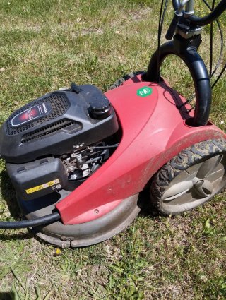 Desbrozadora Ruedas Honda UM526