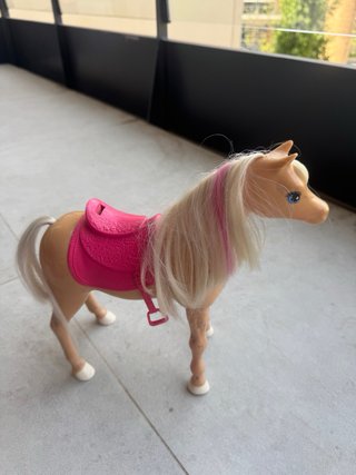 Lote de muñecas Barbie y caballo