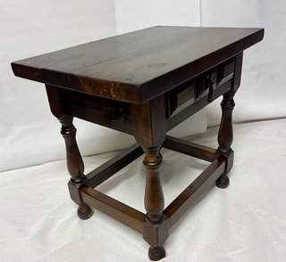 Mesita Castellana de Madera
