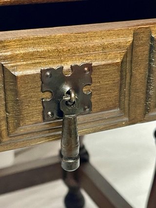 Mesita Castellana de Madera