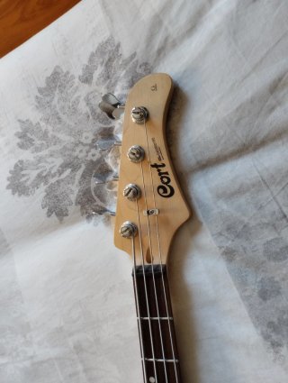 Bajo Cort GB34A