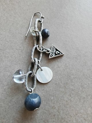 Pendientes Guess plateados y negros