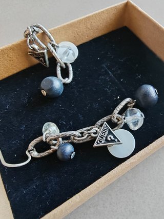 Pendientes Guess plateados y negros