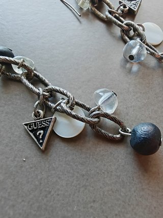 Pendientes Guess plateados y negros