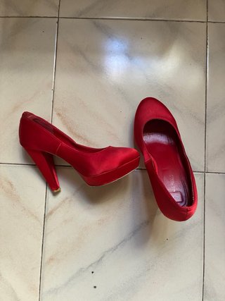 Tacones rojos talla 38