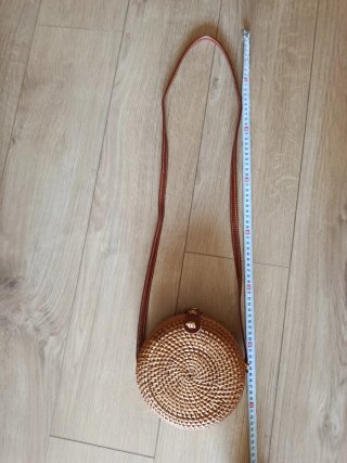 Bolso redondo de verano de mimbre
