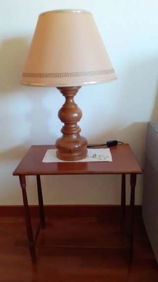 Lámpara de mesa madera maciza