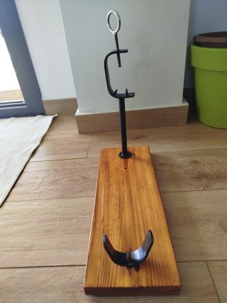 Jamonero de madera y metal