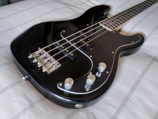 Bajo Fender Squier Affinity